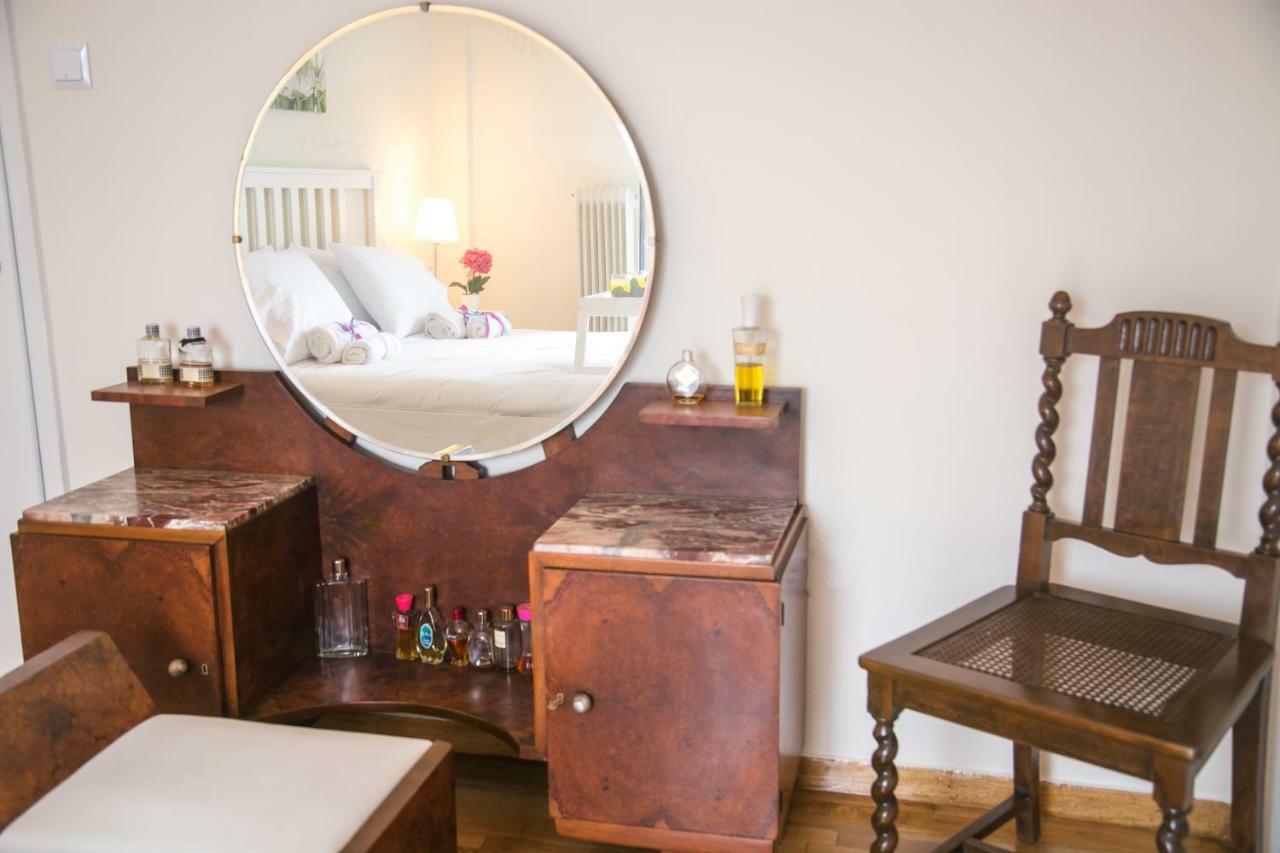 Magnificent Luxury Retrostyle Flat Acropolis View Apartment เอเธนส์ ภายนอก รูปภาพ