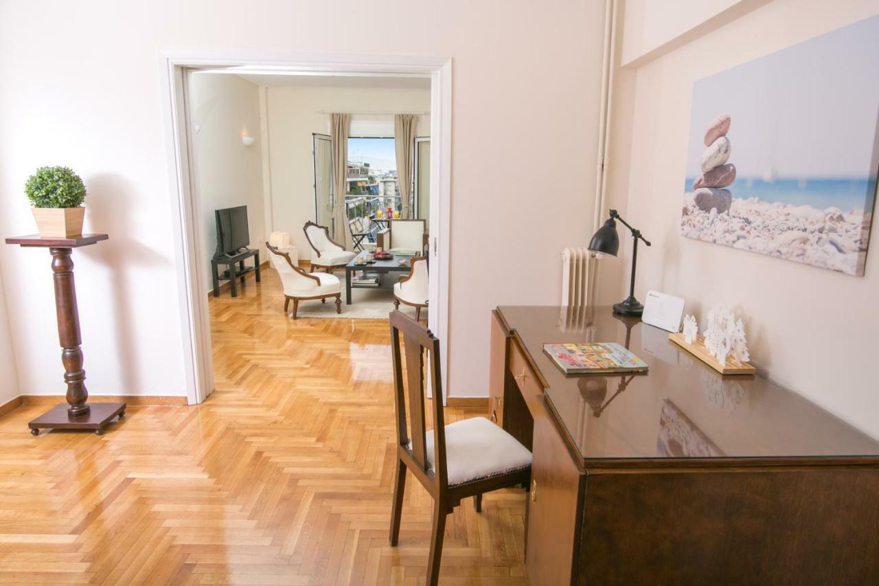 Magnificent Luxury Retrostyle Flat Acropolis View Apartment เอเธนส์ ภายนอก รูปภาพ