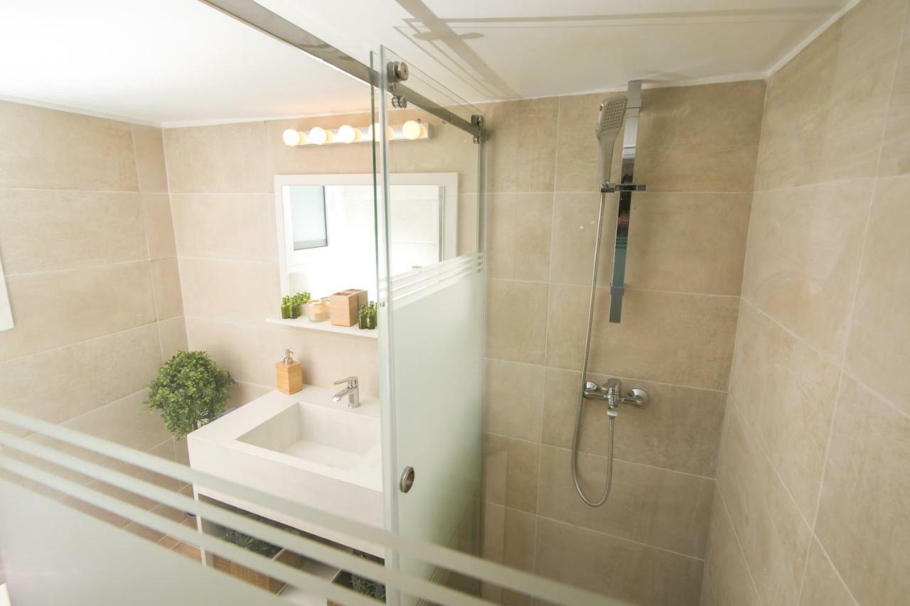 Magnificent Luxury Retrostyle Flat Acropolis View Apartment เอเธนส์ ภายนอก รูปภาพ